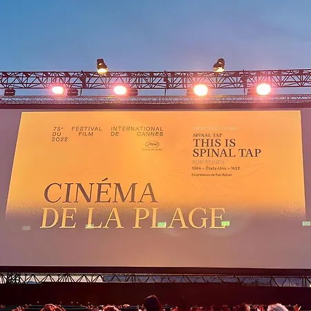 Cinema Festival Apartment: Netflix, Iptv & Free Parking Apartment